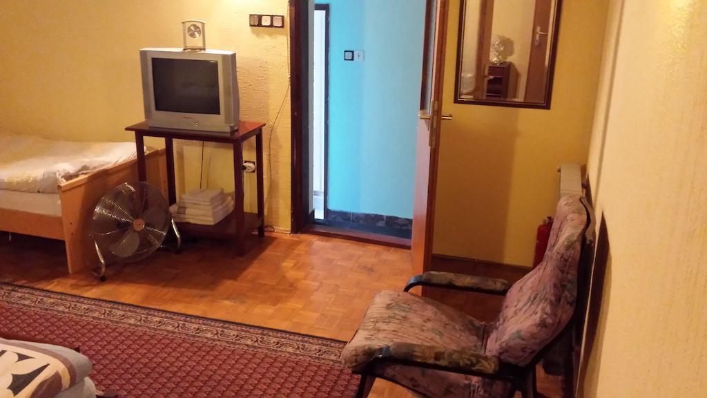 Guest House Gaja Novi Sad Rum bild