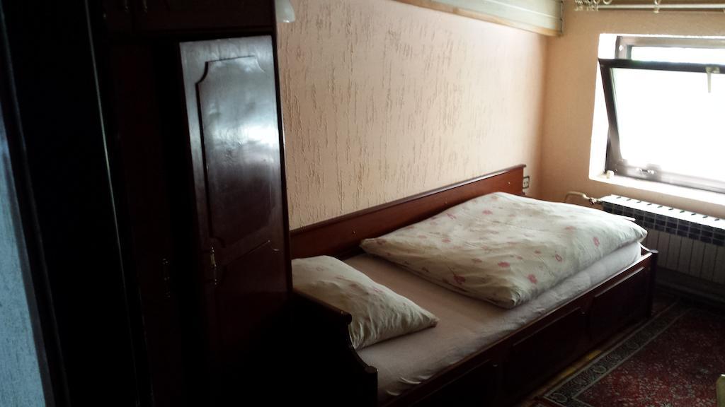 Guest House Gaja Novi Sad Rum bild