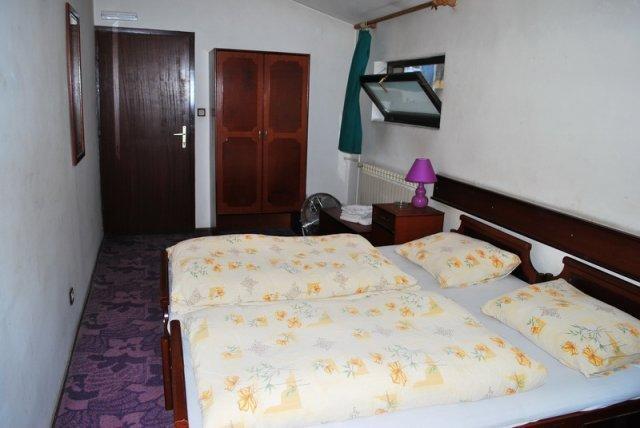 Guest House Gaja Novi Sad Rum bild