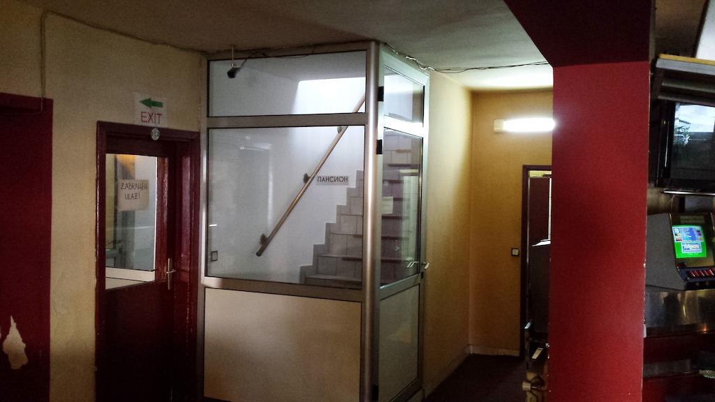 Guest House Gaja Novi Sad Rum bild